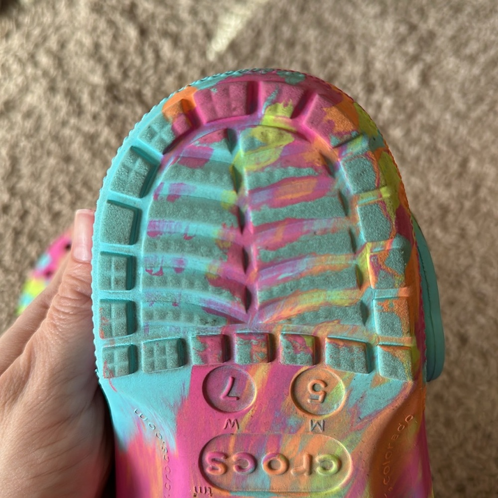 Women’s Crocs Classic Marbled - Picture 4 of 4